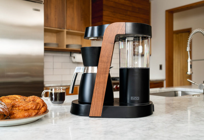 Pouring From a Kettle Like a Teapot? Here’s Why That Doesn’t Work for Coffee