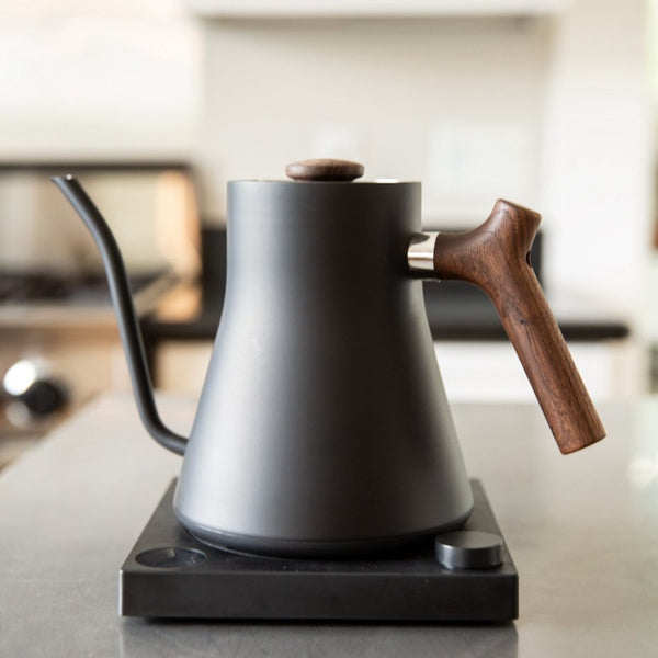 Walnut and black kettle in a kitchen#color_matte-black-with-walnut